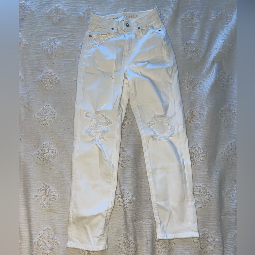 Hi! Selling white American Eagle mom jeans